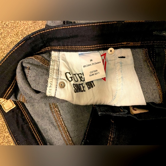 Guess skinny shorts, waist 26 - Picture 3 of 3